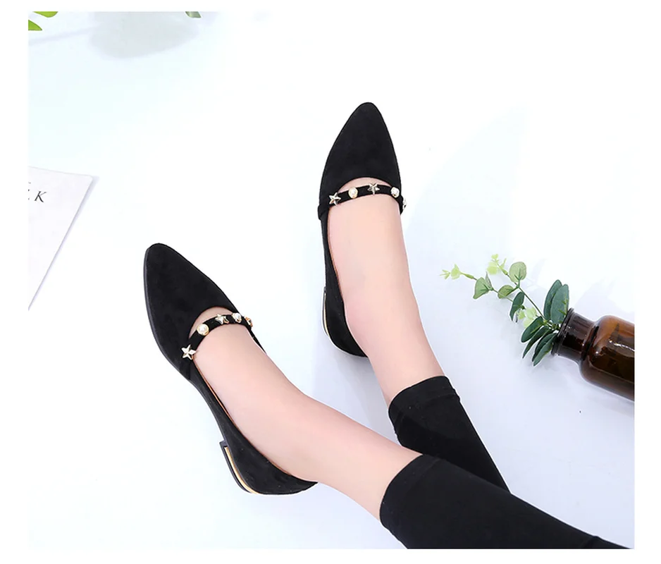 

New Slip on Shallow Women Shoes Woman Flats Soft Bottom Rivet Pearl Pointed Toe Ladies Flats Female Casual Shoes Ballet Flats