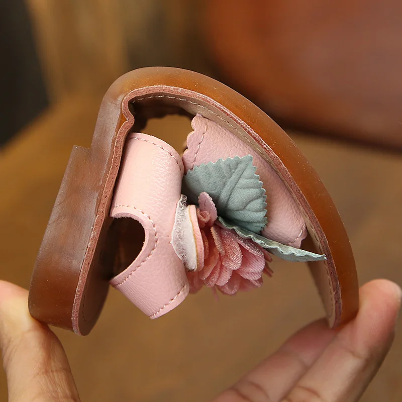 Пляжные сандалии с цветочным узором для девочек Летняя стильная детская обувь на