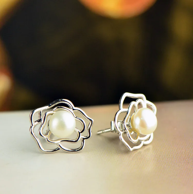 

Korea Simple Fashion Flowers, Pearl Ear Fines, Ladies S925 Silver Personality Rose Silver Jewelry Earrings Wholesale