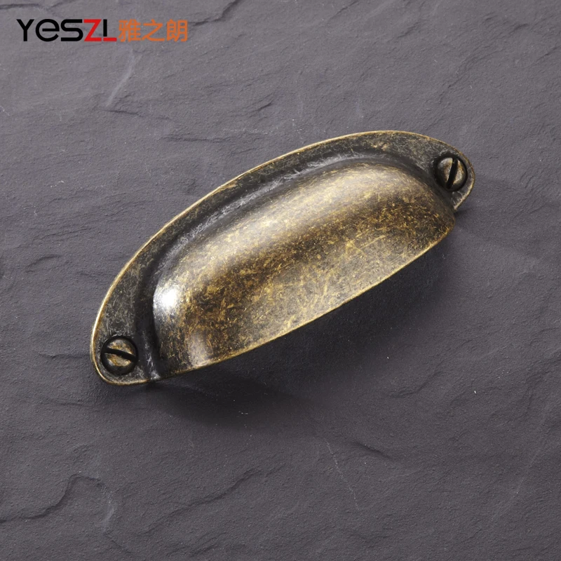 Антикварная старая дверная ручка с одним отверстием для выдвижных ящиков шкаф