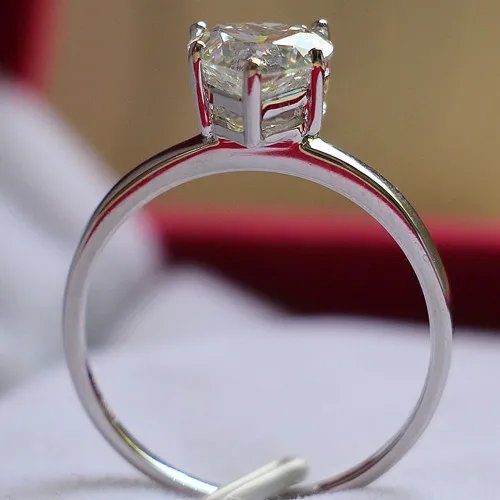 

Test Positive 2Ct Solitaire Moissanite Women Wedding Ring Real 18K White Gold AU750 Beauty Jewelry for Her Brilliant Forever