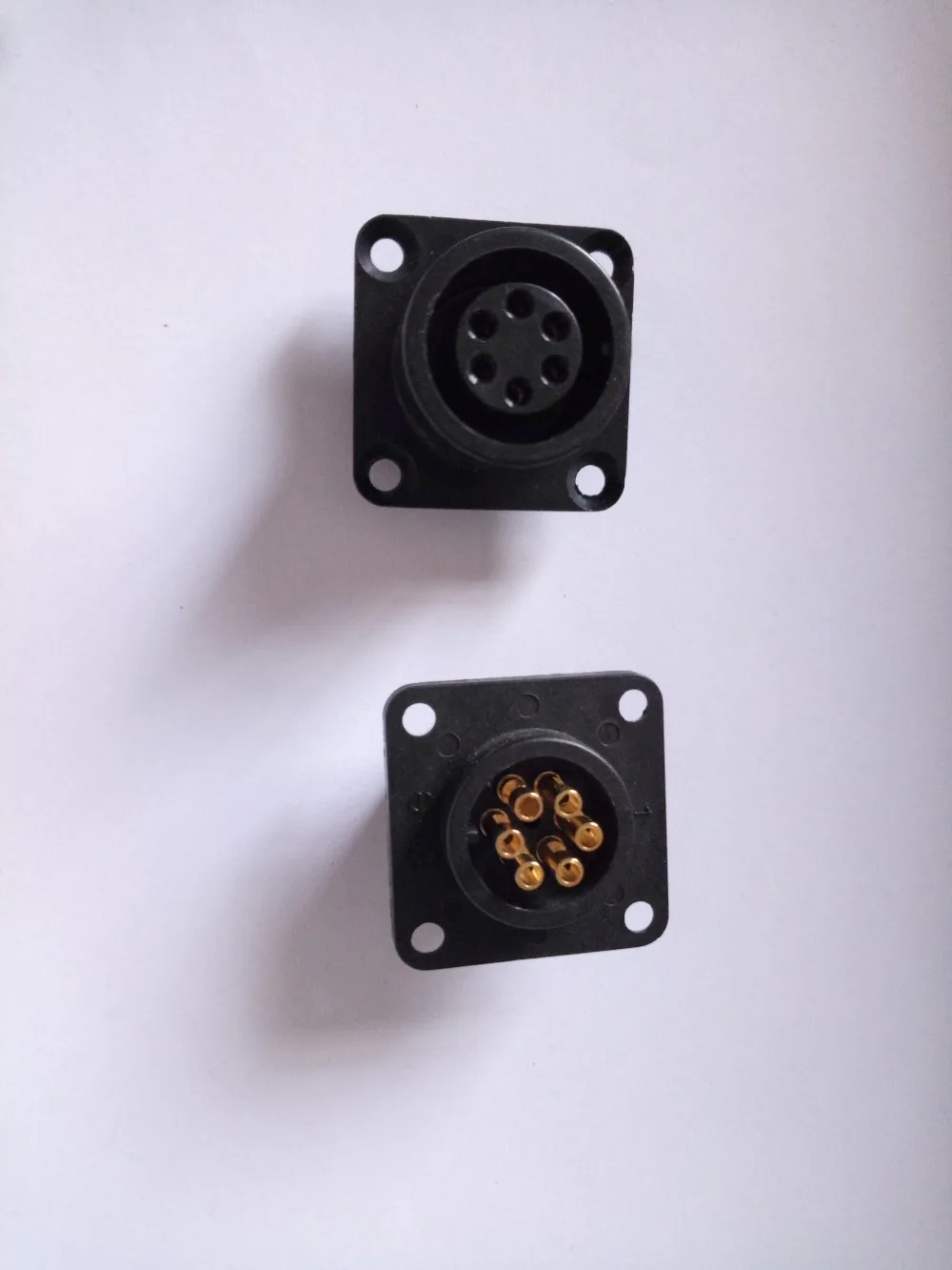 Free Shipping kmtkeramed for Round 6-pin socket, Black, Plastic, Flange: 30X30cm,5pcs