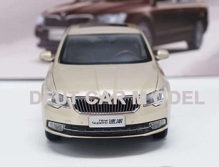 Игрушечный автомобиль из 1:18 сплава, новая превосходная модель автомобиля, детские игрушечные машинки, оригинальные авторизованные Аутентичные детские игрушки