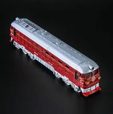 Red 1: 87 поезд Масштаб Хо Дунфэн локомотив модель вызов тянуть назад имитационная модель из зеленой кожи классический поезд игрушка детей - Цвет: Red