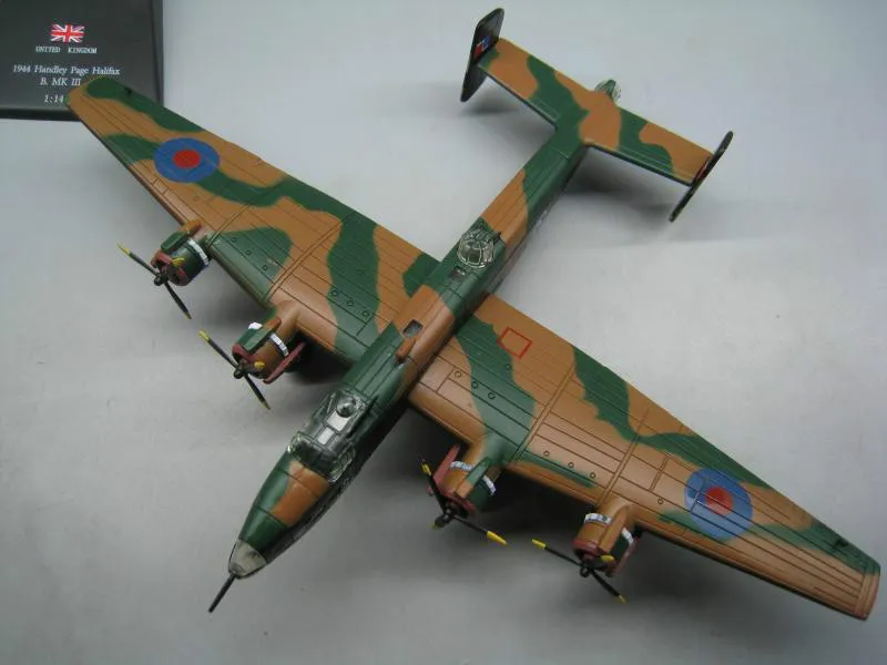 AMER 1/144 масштаб королевская воздушная сила 1944 Handley Page Halifax тяжелый бомбер литой металлический самолет модель игрушка для коллекции, подарок, дети