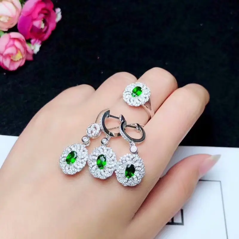 

Женский ювелирный комплект из кольца и серёг, из серебра 925 пробы