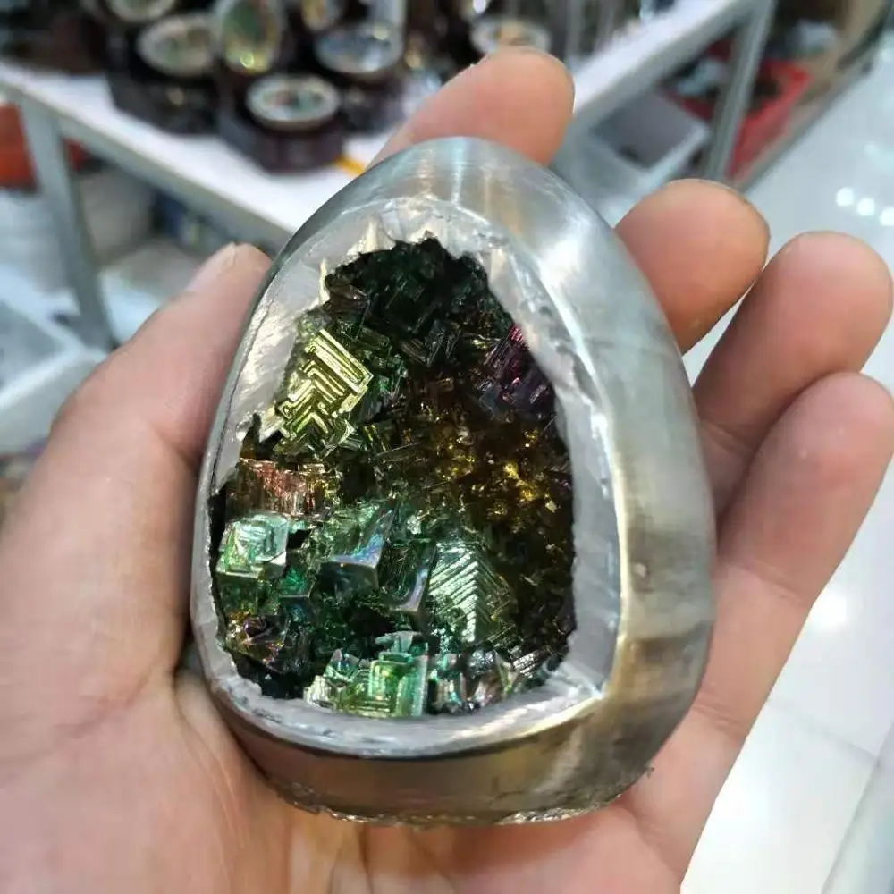 Красивый висмут минеральный висмут пещера яйца как украшение мебели