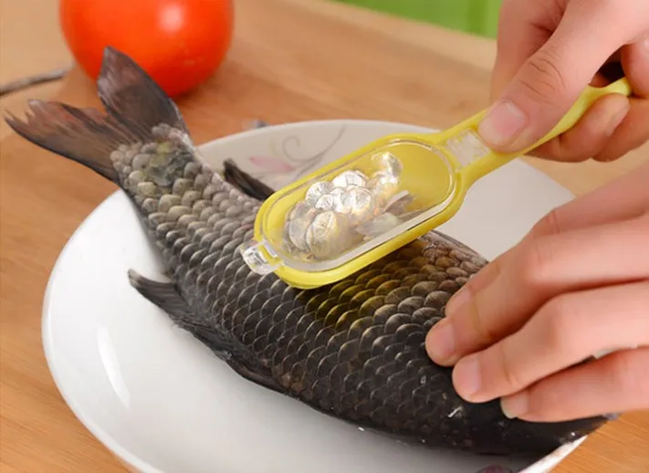 

1PC Fish Scale Remover With Lid Cleaning Fish Skin Scaling Knife Skinner Seafood Tool Kitchen Accessories KX 303
