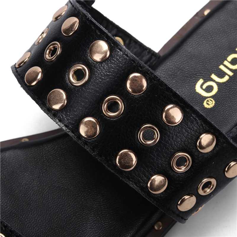 

Ta Jiang Genuine Cow Leather Rivets Women Flat Sandals Summer Square Heels Women Gladiator Sandals Ladies Beach Shoes Woman
