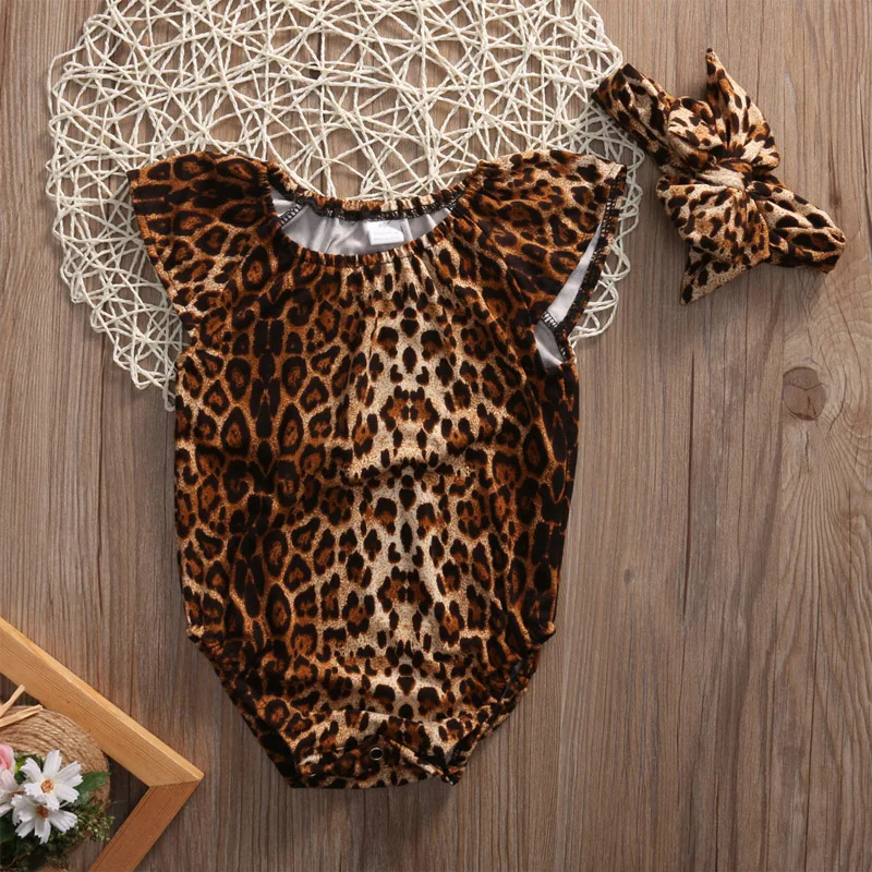 Leopard для маленьких девочек Одежда для новорожденных для маленьких девочек с ползунки боди+ повязка 2 шт. наряды комплект одежды для детей