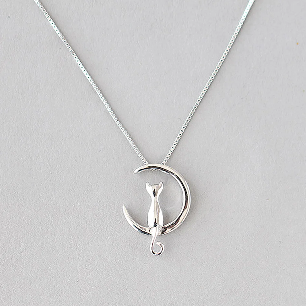 

Женская цепочка с подвеской в виде кота и Луны
