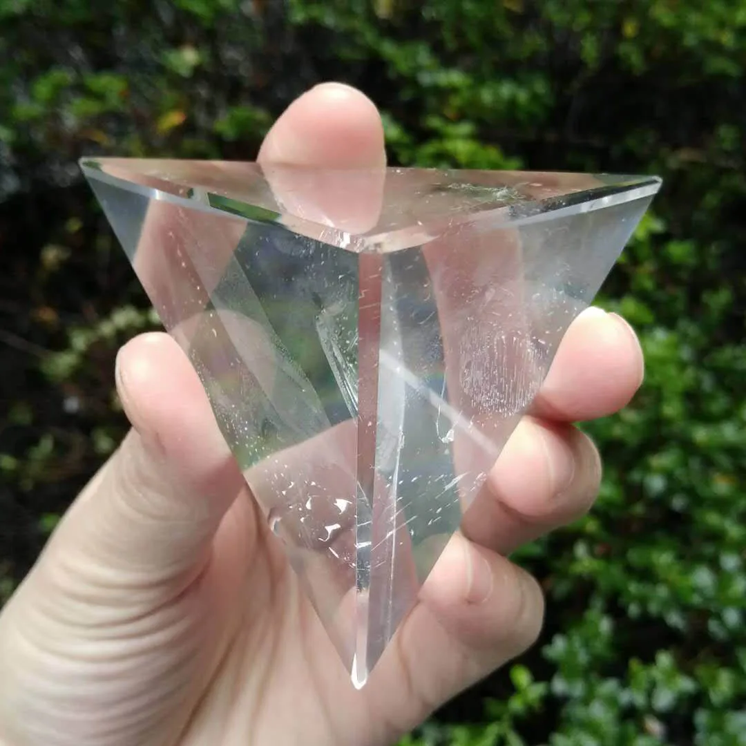 Tetrahedron Пирамида кварца природного чистого Поющая кристальная пирамида для