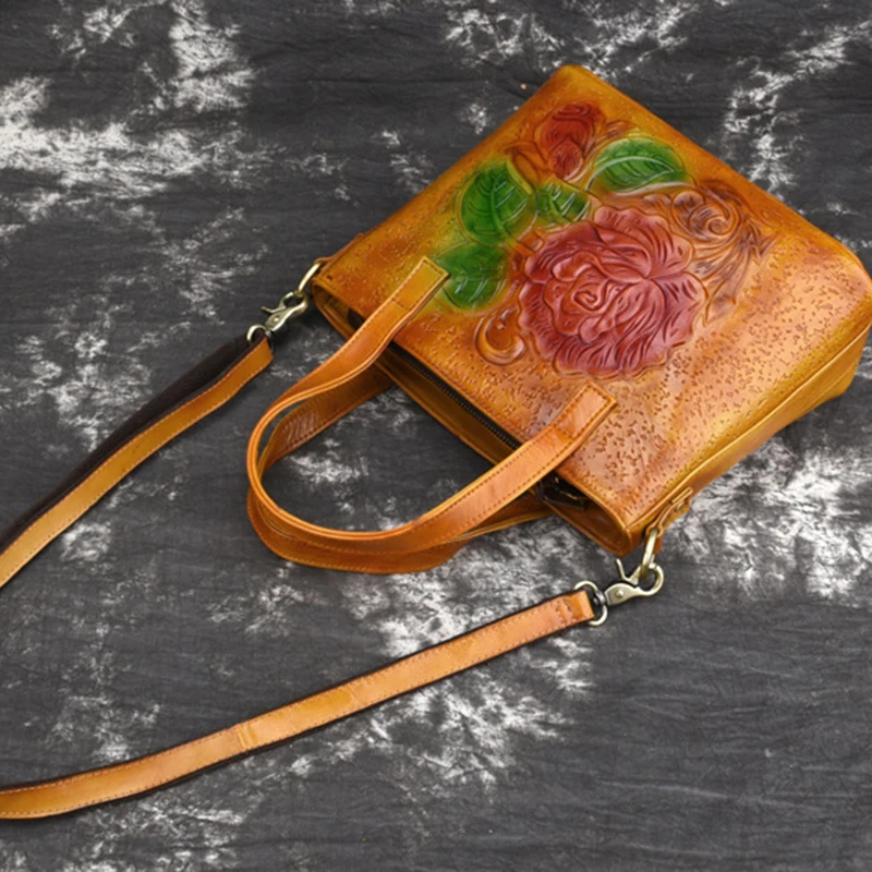 Женская сумка-тоут из натуральной кожи с рельефной ручкой | Багаж и сумки