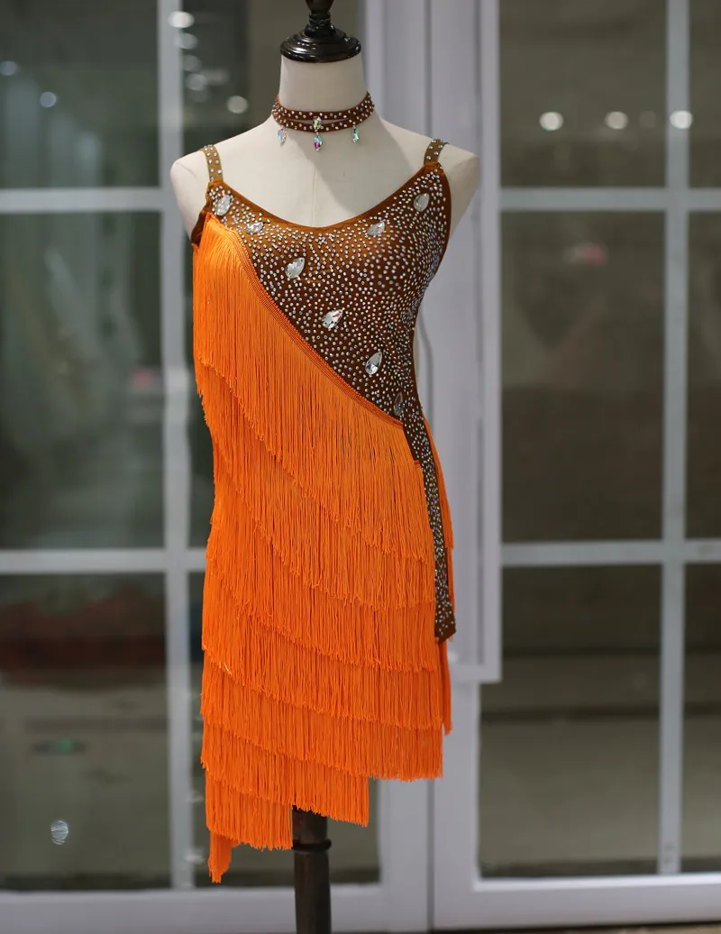 

Новейший стиль, женская одежда для латиноамериканских танцев, танцевальное платье с кисточками для девочек старшего возраста белого/коричневого цвета, платье для танцев Samba Cha-cha Rumba, акция