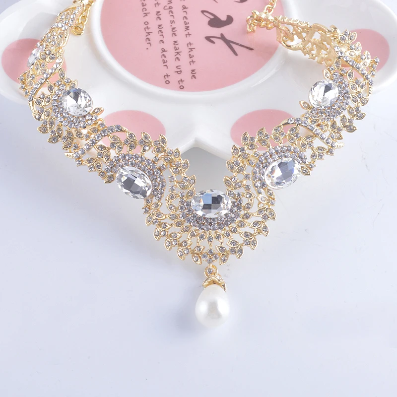 Ювелирные наборы для невесты в индийском стиле из чешского хрусталя. Серьги и