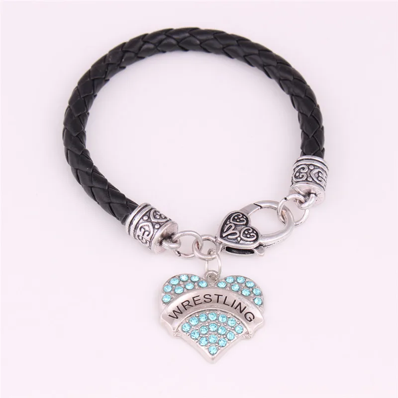 Женский браслет в форме сердца спортивный из кожи с красивыми кристаллами и