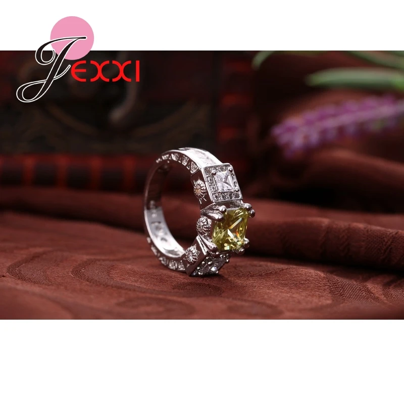 Женское Обручальное кольцо из серебра 925 пробы с фианитом |