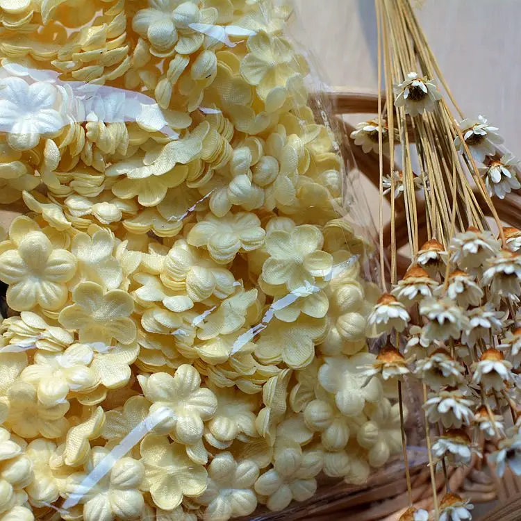 Цветные лепестки цветов из ткани белые роз шифоновая розетка свадебный цветок