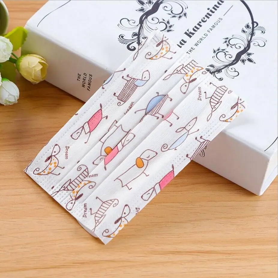 white dogs 100 шт. комплекты одежды на малышей с рисунками из мультфильмов, одноразовая маска для лица 3 слоя нетканые бактерии доказательство масок для детей Анти-пыль хирургическая маска для лица - Цвет: white dogs