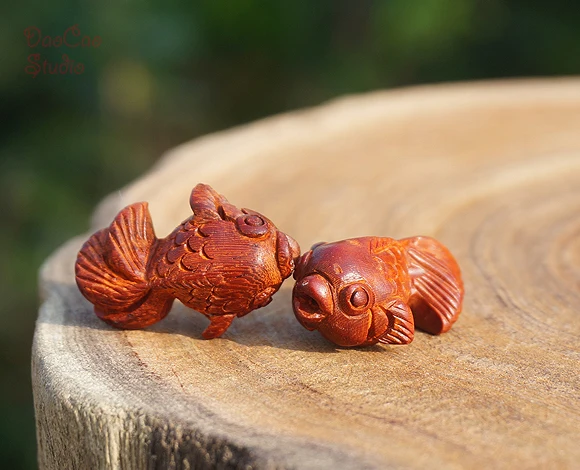 Натуральный Красный сандаловое дерево резная Золотая рыбка кулон Маленькие