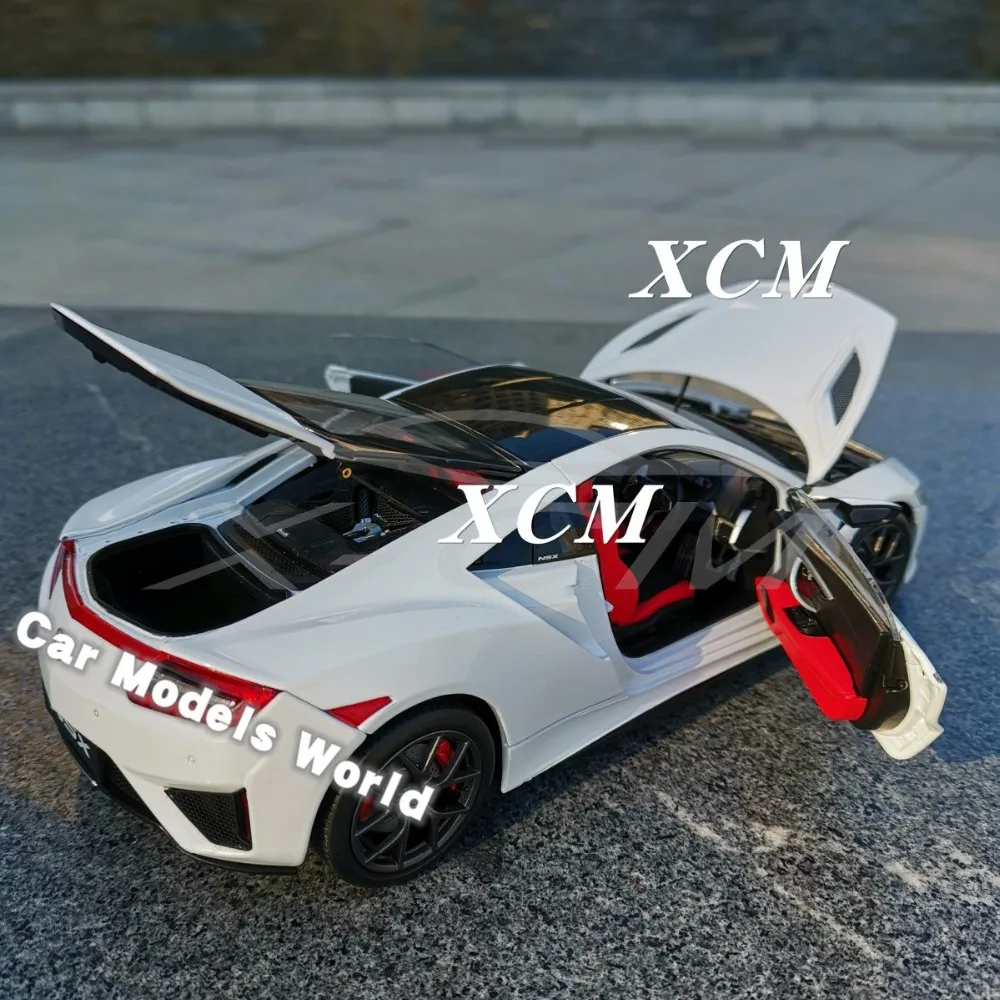 Литая под давлением модель автомобиля для KengFai NSX RHD 1:18(белый)+ маленький подарок