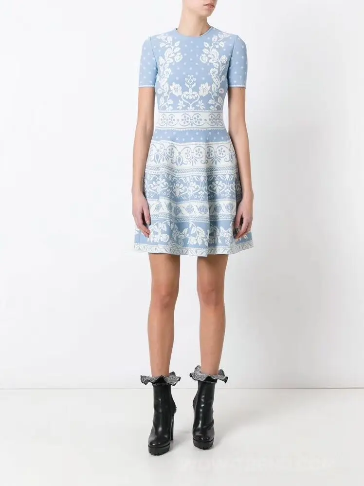 Женское вечернее платье трапеция элегантное небесно голубого и белого цвета с