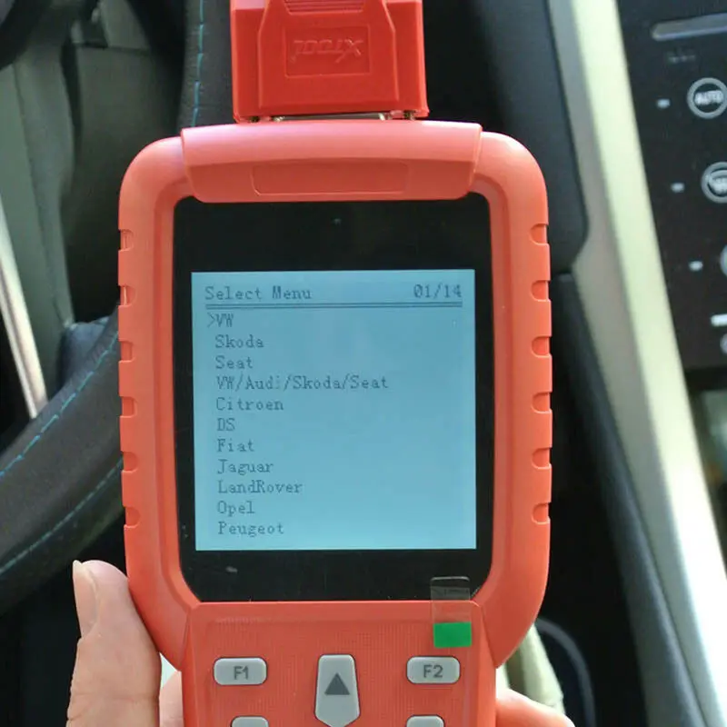 Программатор автомобильных ключей XTOOL X100 Pro OBD2/Настройка пробега включая