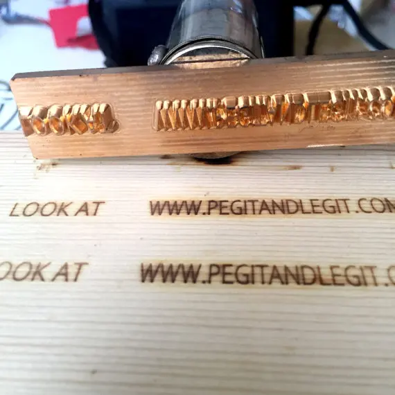 Деревянный брендированный железный с Электрическим Обогревателем на заказ 300