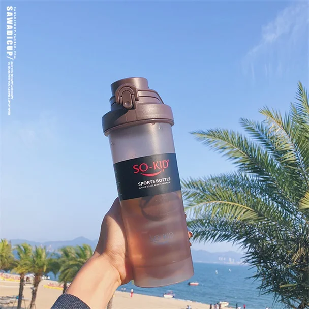 brown 700ml Протеин шейкер бутылка без добавления бисфенола А Бутылки для воды спортивная Фитнес дорожные сумки школьников детская питьевая бутылка для школы на лето - Цвет: brown