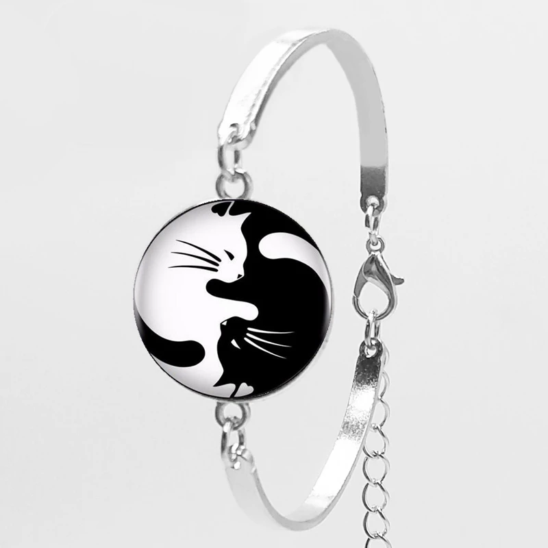 

2018 New Black and White Glass Two Cat Fashion Charm Bracelet Classic Yin and Yang Cat Bracelet To Map Private Custom