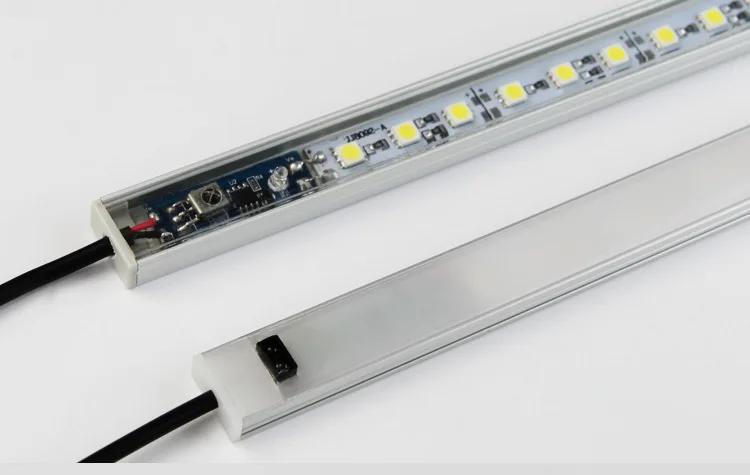 Светодиодный светильник в кухонный шкаф ручной с датчиком подметания 12 В