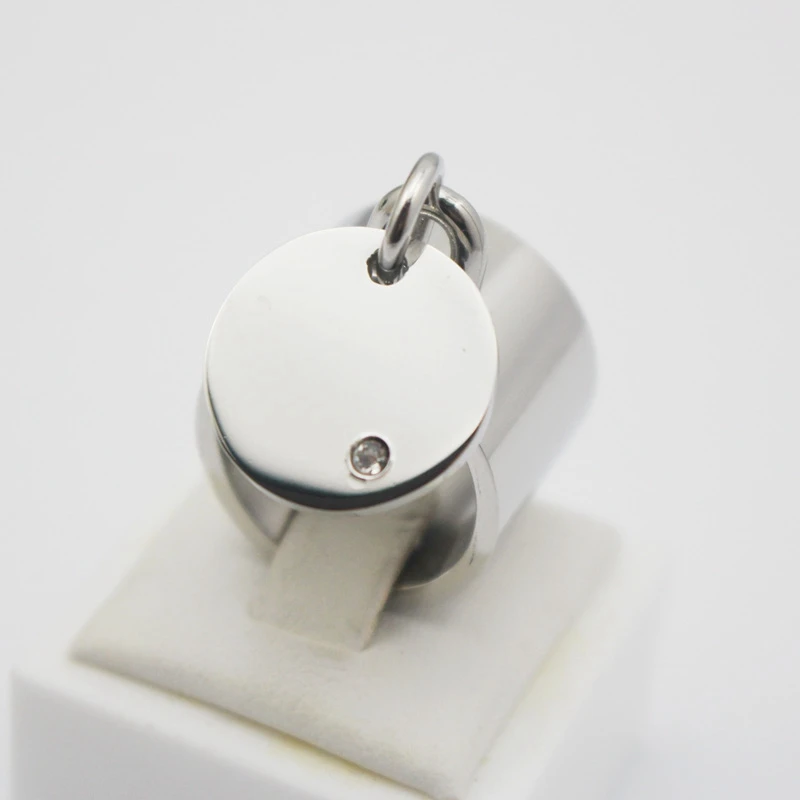 Кольцо на палец средней длины с натуральными кристаллами стразы эксклюзивное