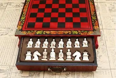 

32 Pieces Chess A set of chess with wooden Coffee table