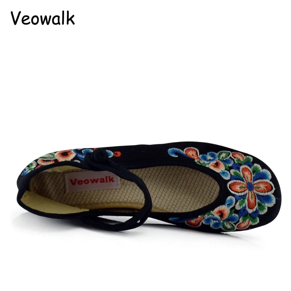 Veowalk/Женская обувь ручной работы в стиле старого Пекина; джинсовые туфли на плоской подошве; Женская Повседневная прогулочная обувь на мягкой подошве с цветочной вышивкой