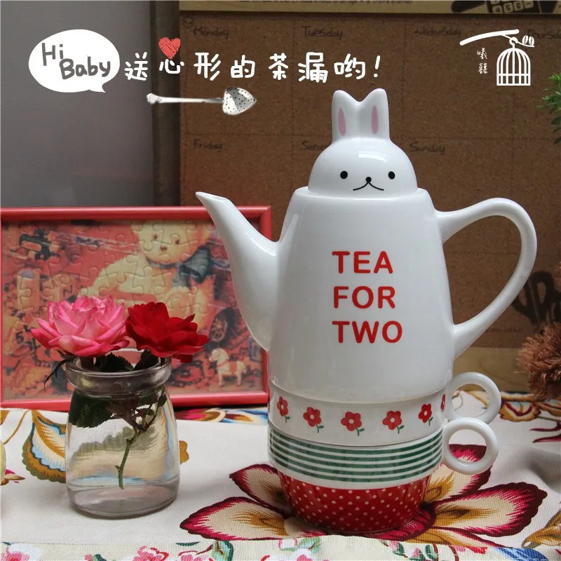 Милая маленькая накидка на голову кролика для двух керамических чайников с 2