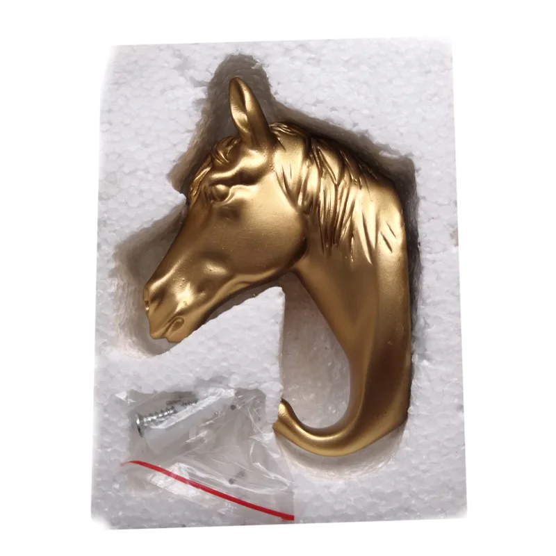 Golden Horse Head Декоративные настенные крючки в виде головы оленя из смолы, декоративная стойка для одежды, вешалка для одежды с крючками и колпачками, интерьерная витрина, Настенная сумка, органайзер для ключей - Цвет: Golden Horse Head