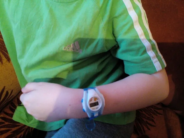 Новейшие модные детские часы требуемые на открытом воздухе Красочные для