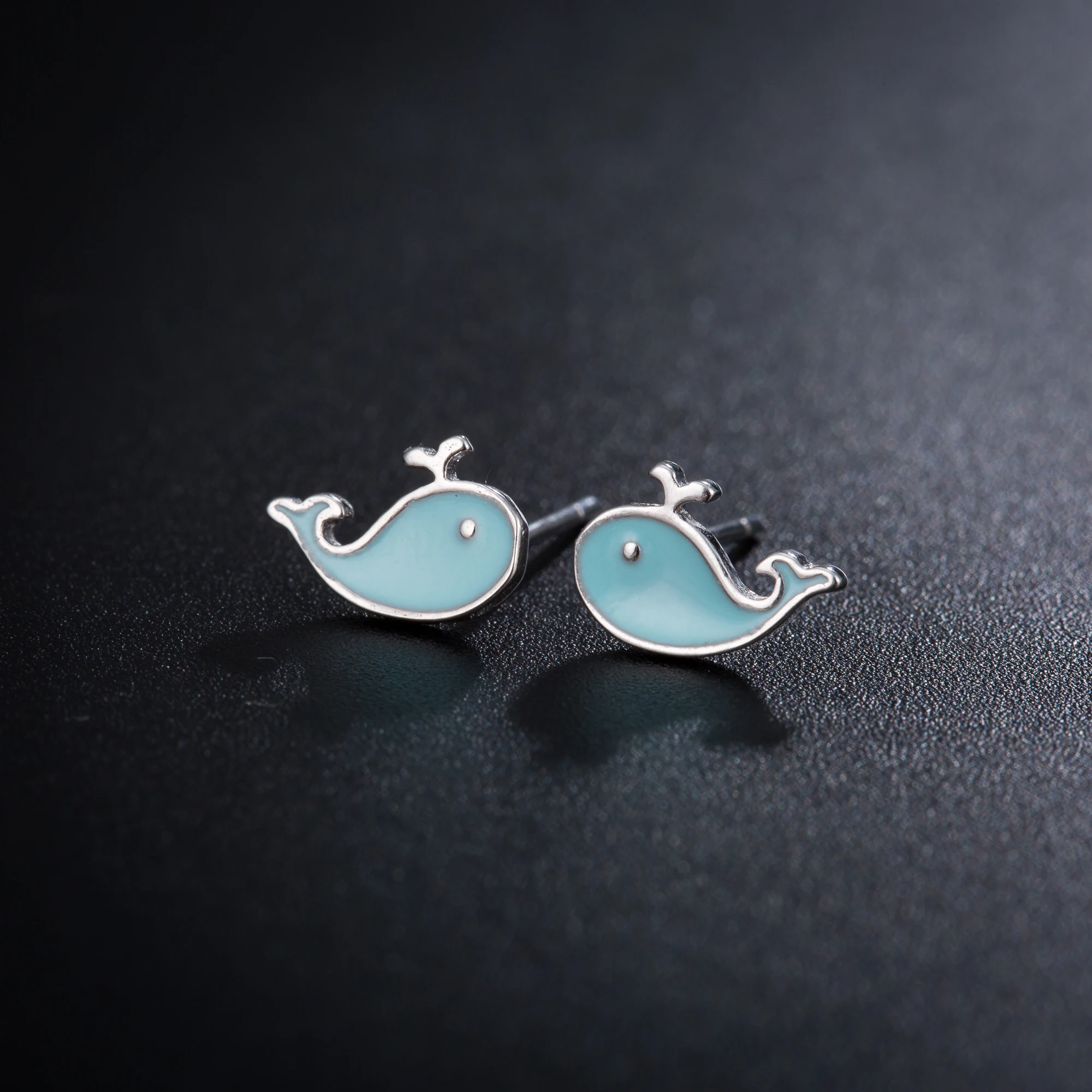 Милые серьги-гвоздики с мультяшным голубым Китом для женщин и девочек подарок