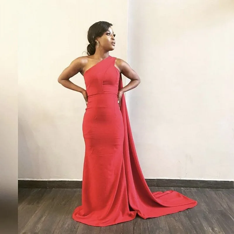 

Sexy Red One Shouler Side Slit Satin Court Train Mermaid Bridesmaid Dresses Wedding Party Bridesmaid Gown