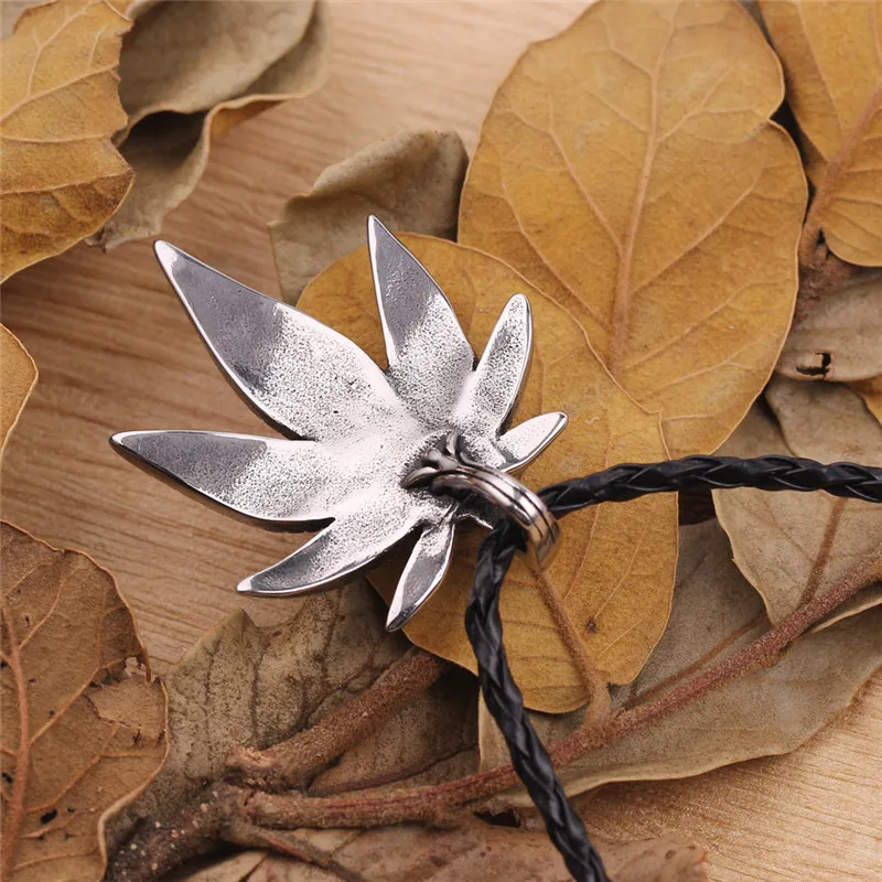 Ожерелье из кленового листа с красным и синим кристаллом|Ожерелья подвеской| |