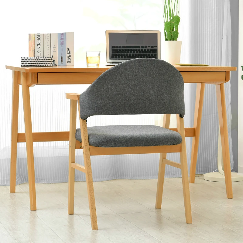 Простой обеденный стул в скандинавском стиле из цельного дерева