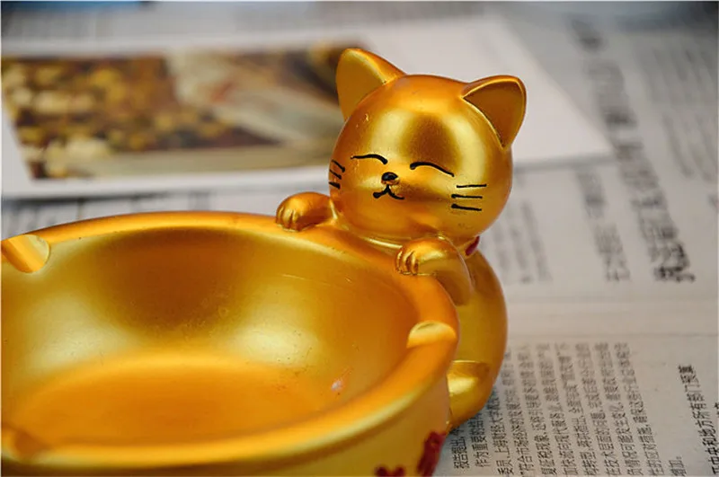 Золотистая пепельница Lucky Cat круглая для корнезорукости натуральная смола