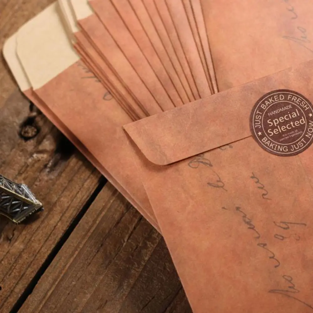 4 листов крафт-бумаги коричневого цвета с буквенным принтом Бумага конверт