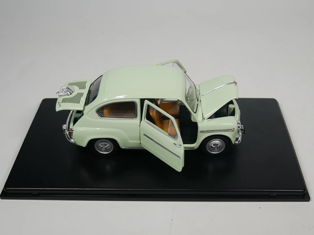 WhiteBox 1:24 сиденье 600 D 1963 литья под давлением модель автомобиля |