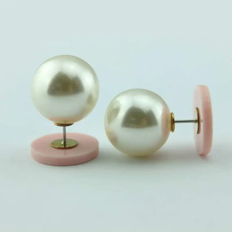 Круглые акриловые серьги гвоздики с монограммой и жемчугом 2017 Женская Новинка