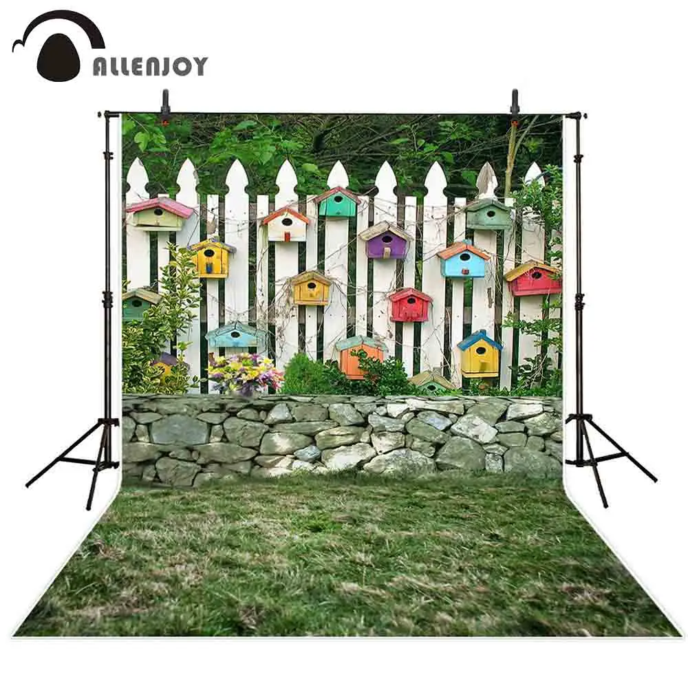Allenjoy Фон фотографии Весна белый забор скворечники сада травы фон фото студия