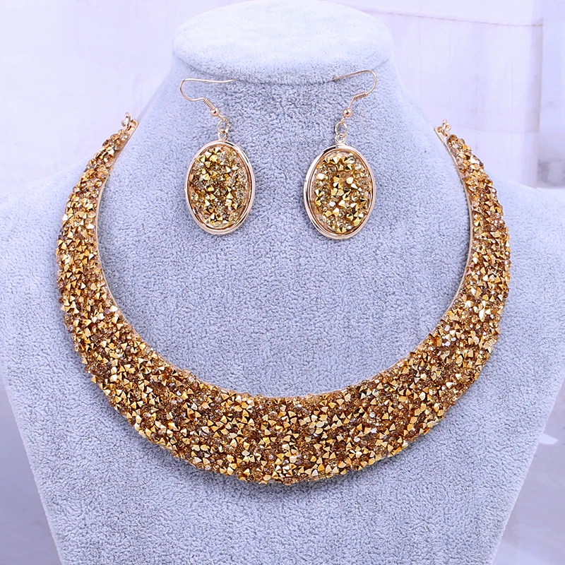 Комплект из колье и серёг с инкрустацией | Украшения аксессуары