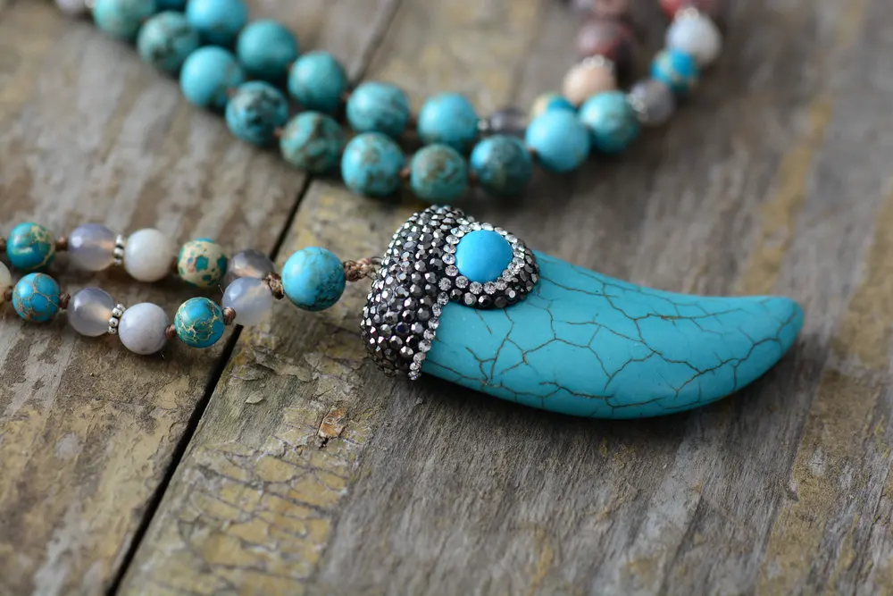 Роскошное женское ожерелье с подвеской из натурального камня камнем в форме рога