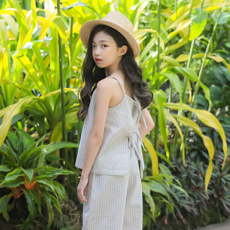 Спортивный костюм для девочек топ на бретельках и широкие штаны в полоску