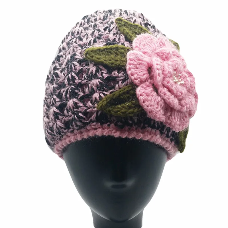 Женские зимние шапки из шерсти вязаные крючком с большим цветком теплая вязаная